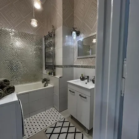 White Luxury Apartment Budapest
